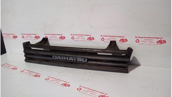 Używane Grill Daihatsu Charade (G100/101/102/112) 1.0 TS,CS Special Cena € 30,00 Procedura marży oferowane przez de Graaf autodemontage B.V.
