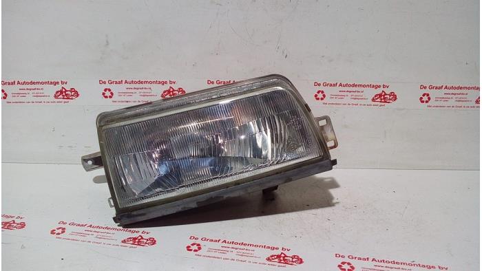 Używane Reflektor prawy Daihatsu Charade (G100/101/102/112) 1.0 TS,CS Special Cena € 25,00 Procedura marży oferowane przez de Graaf autodemontage B.V.