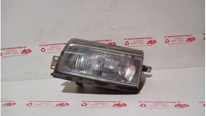 Używane Reflektor lewy Daihatsu Charade (G100/101/102/112) 1.0 TS,CS Special Cena € 25,00 Procedura marży oferowane przez de Graaf autodemontage B.V.