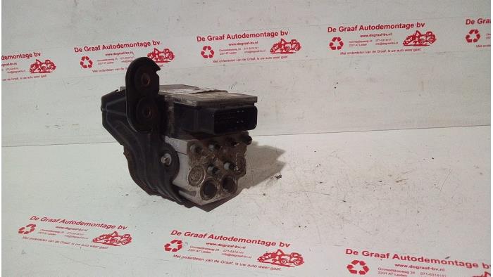 Usagé Pompe ABS Opel Signum (F48) 3.2 V6 24V Prix € 100,00 Règlement à la marge proposé par de Graaf autodemontage B.V.