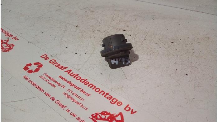Używane Oprawa reflektora Kia Picanto (BA) 1.1 12V Cena € 7,50 Procedura marży oferowane przez de Graaf autodemontage B.V.