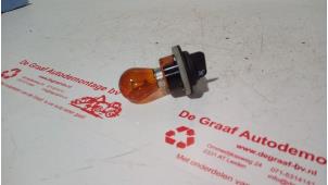 Usagé Douille phare Volkswagen Golf V (1K1) 1.6 FSI 16V Prix € 12,50 Règlement à la marge proposé par de Graaf autodemontage B.V.