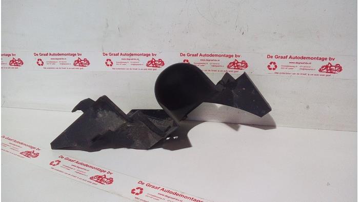 Begagnade Lufttratt Opel Vivaro 2.5 CDTI 16V Pris € 20,00 Marginaltabell erbjuds av de Graaf autodemontage B.V.