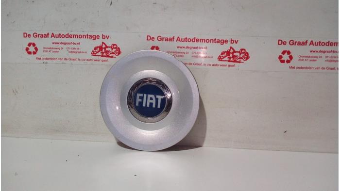 Używane Kolpak Fiat Idea (350AX) 1.4 16V Cena € 12,50 Procedura marży oferowane przez de Graaf autodemontage B.V.