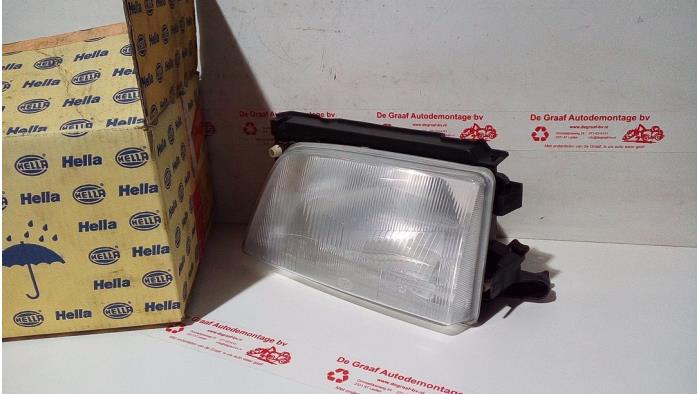 Używane Reflektor lewy Opel Kadett E (33/34/43/44) Cena € 50,00 Procedura marży oferowane przez de Graaf autodemontage B.V.