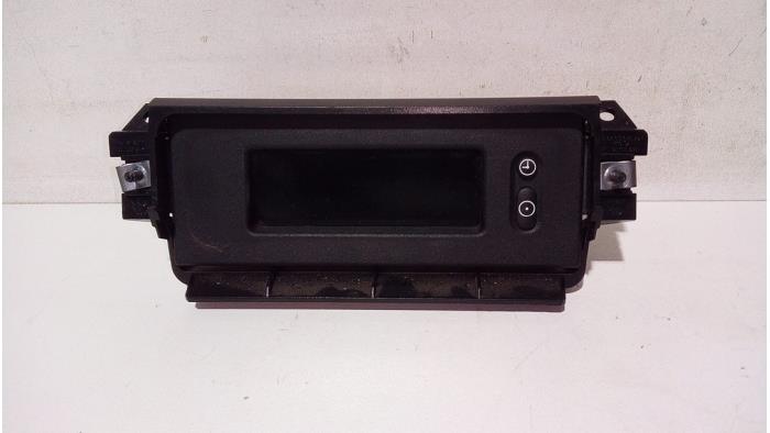 Begagnade Innerdisplay Opel Vivaro 2.5 CDTI 16V Pris € 25,00 Marginaltabell erbjuds av de Graaf autodemontage B.V.