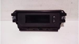 Begagnade Innerdisplay Opel Vivaro 2.5 CDTI 16V Pris € 25,00 Marginaltabell erbjuds av de Graaf autodemontage B.V.