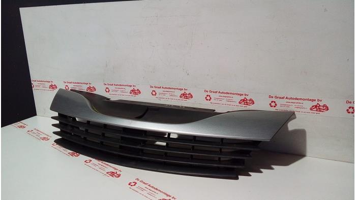 Używane Grill Renault Laguna II Grandtour (KG) 3.0 V6 24V Cena € 30,00 Procedura marży oferowane przez de Graaf autodemontage B.V.