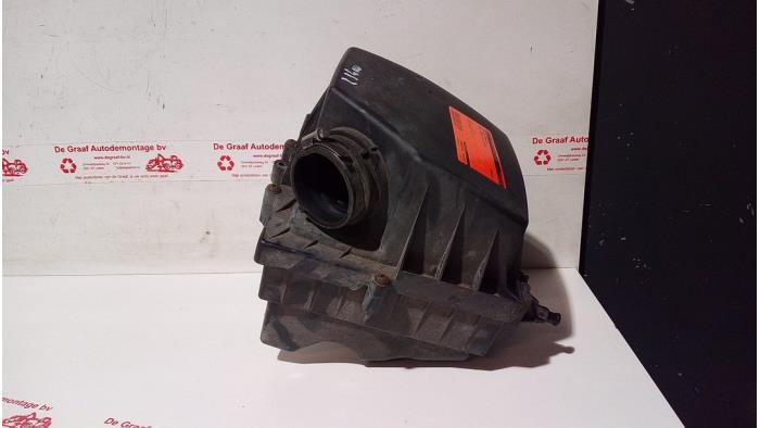 Begagnade Luftfilterhus Opel Corsa E 1.4 16V Pris € 50,00 Marginaltabell erbjuds av de Graaf autodemontage B.V.