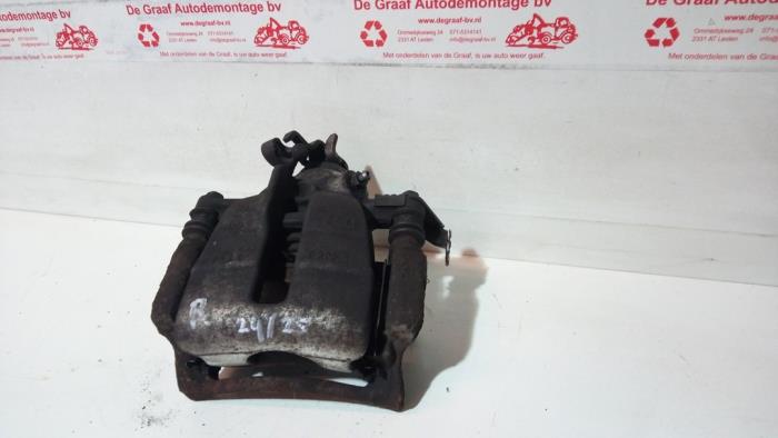 Gebrauchte Bremszange rechts hinten Volkswagen Transporter T5 1.9 TDi Preis € 45,00 Margenregelung angeboten von de Graaf autodemontage B.V.