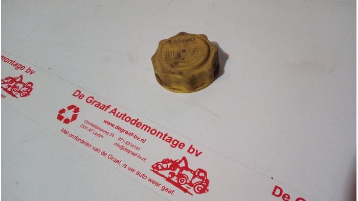 Coolant expansion tank cap