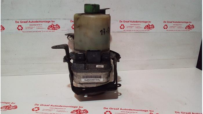 Usagé Pompe de direction Skoda Fabia II (5J) 1.2i Prix € 75,00 Règlement à la marge proposé par de Graaf autodemontage B.V.