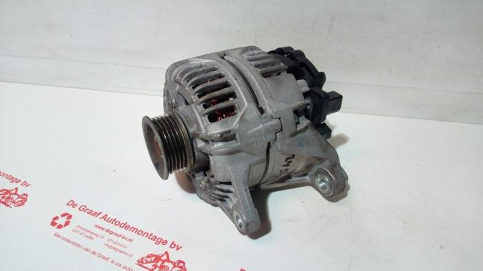 Begagnade Dynamo Volkswagen Passat Variant (3B5) 1.8 20V Pris € 65,00 Marginaltabell erbjuds av de Graaf autodemontage B.V.