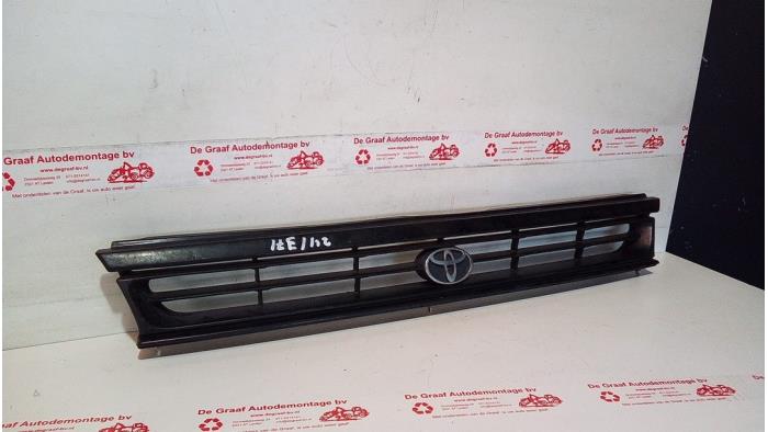 Używane Grill Toyota Starlet (EP8/NP8) 1.3 Friend,XLi 12V Cena € 20,00 Procedura marży oferowane przez de Graaf autodemontage B.V.