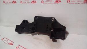 Usagé Support dynamo bas Volkswagen Transporter T5 1.9 TDi Prix € 30,00 Règlement à la marge proposé par de Graaf autodemontage B.V.