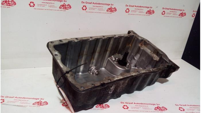 Usagé Couvercle carter Volkswagen Transporter T5 1.9 TDi Prix € 65,00 Règlement à la marge proposé par de Graaf autodemontage B.V.