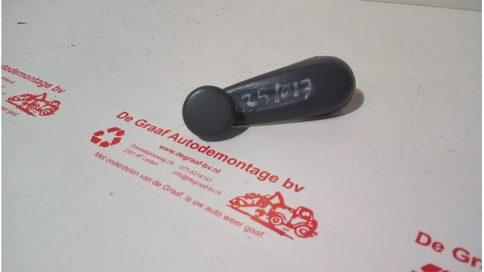 Usados Manivela de ventanilla Citroen C1 1.0 12V Precio € 10,00 Norma de margen ofrecido por de Graaf autodemontage B.V.