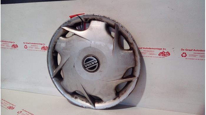 Używane Kolpak Volvo V70 (GW/LW/LZ) 2.4 20V 140 Cena € 15,00 Procedura marży oferowane przez de Graaf autodemontage B.V.