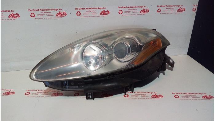 Używane Reflektor lewy Fiat Bravo (198A) 1.4 16V Cena € 90,00 Procedura marży oferowane przez de Graaf autodemontage B.V.