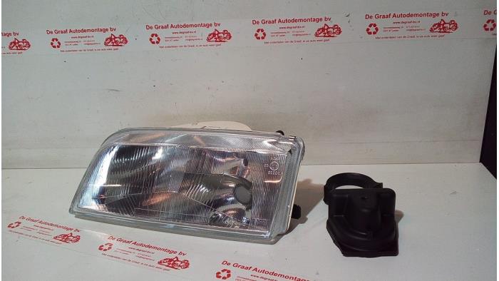 Używane Reflektor lewy Citroen ZX Cena € 60,00 Procedura marży oferowane przez de Graaf autodemontage B.V.