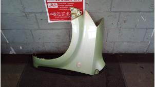 Begagnade Framskärm, vänster Daihatsu Sirion 2 (M3) 1.3 16V DVVT Pris € 75,00 Marginaltabell erbjuds av de Graaf autodemontage B.V.