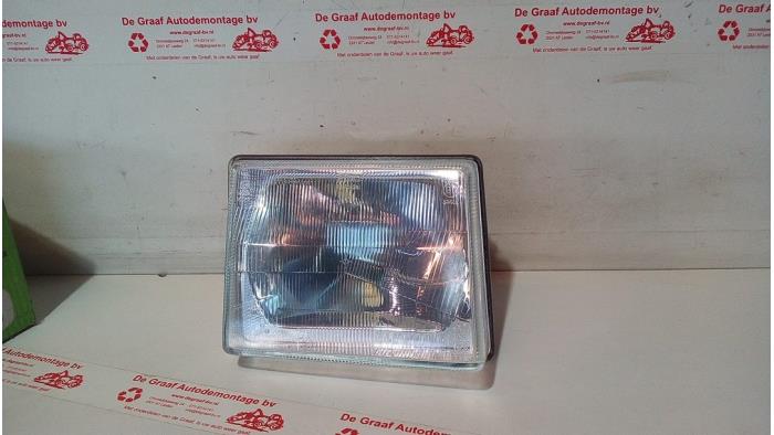 Używane Reflektor prawy Fiat Uno (146A/E) Cena € 60,00 Procedura marży oferowane przez de Graaf autodemontage B.V.