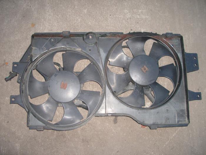 Fan motor from a Chrysler Voyager/Grand Voyager 3.3i V6 1997