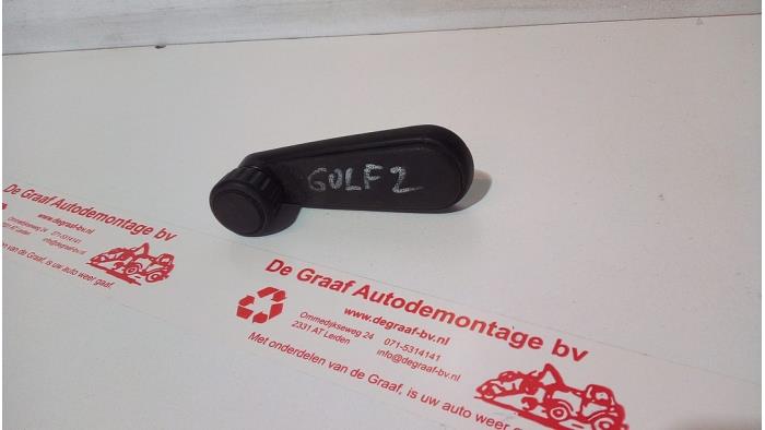 Używane Klamka okienna Volkswagen Golf II (19E) Cena € 12,50 Procedura marży oferowane przez de Graaf autodemontage B.V.
