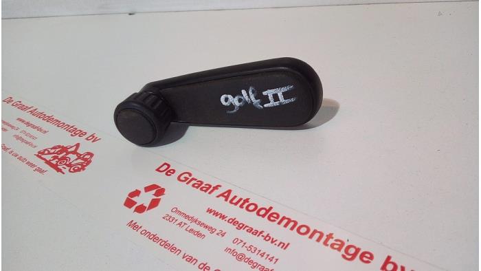 Używane Klamka okienna Volkswagen Golf II (19E) Cena € 12,50 Procedura marży oferowane przez de Graaf autodemontage B.V.