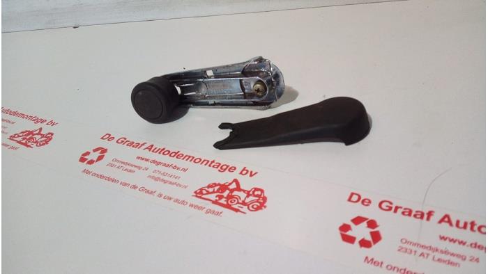 Usados Manivela de ventanilla Audi 80 (B3) Precio € 15,00 Norma de margen ofrecido por de Graaf autodemontage B.V.