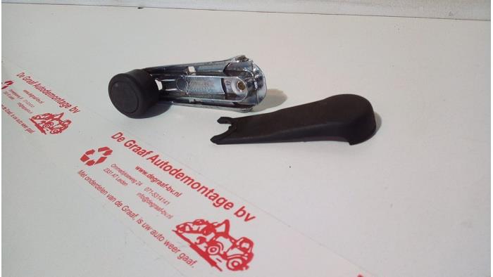 Usados Manivela de ventanilla Audi 80 (B3) Precio € 15,00 Norma de margen ofrecido por de Graaf autodemontage B.V.