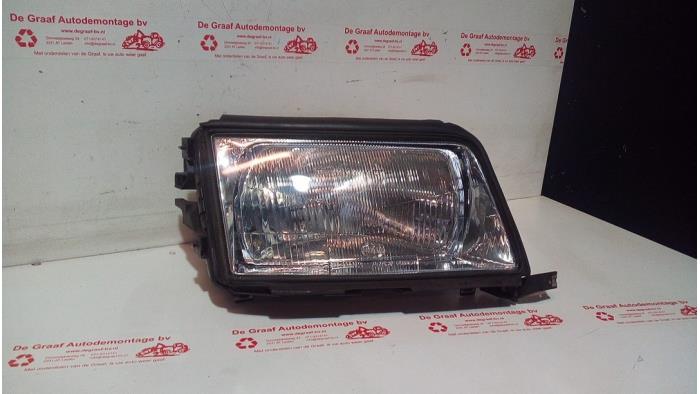 Używane Reflektor prawy Audi 100 (C4) Cena € 30,00 Procedura marży oferowane przez de Graaf autodemontage B.V.