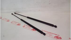 Usagé Kit amortisseur gaz hayon Peugeot 306 Break (7E) 1.6i XR,XT,ST Prix € 20,00 Règlement à la marge proposé par de Graaf autodemontage B.V.
