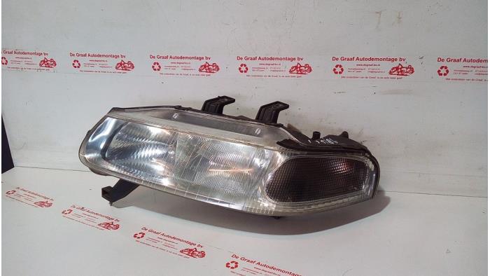 Używane Reflektor lewy Rover 400 (RT) 416Si 16V Cena € 40,00 Procedura marży oferowane przez de Graaf autodemontage B.V.
