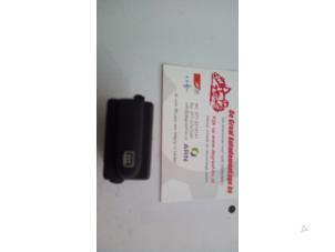 Used Rear window heating switch Renault Clio Price on request offered by de Graaf autodemontage B.V.