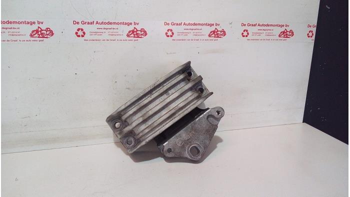 Usagé Support moteur Ford Transit 2.2 TDCi 16V Prix € 35,00 Règlement à la marge proposé par de Graaf autodemontage B.V.