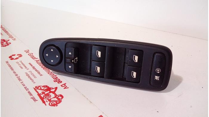 Usados Interruptor combinado de ventanillas Citroen C4 Picasso (UD/UE/UF) 1.8 16V Precio € 25,00 Norma de margen ofrecido por de Graaf autodemontage B.V.