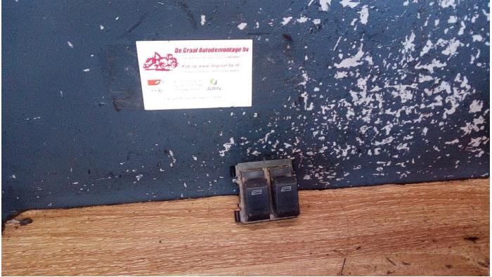 Usados Interruptor combinado de ventanillas Audi A3 Precio € 25,00 Norma de margen ofrecido por de Graaf autodemontage B.V.