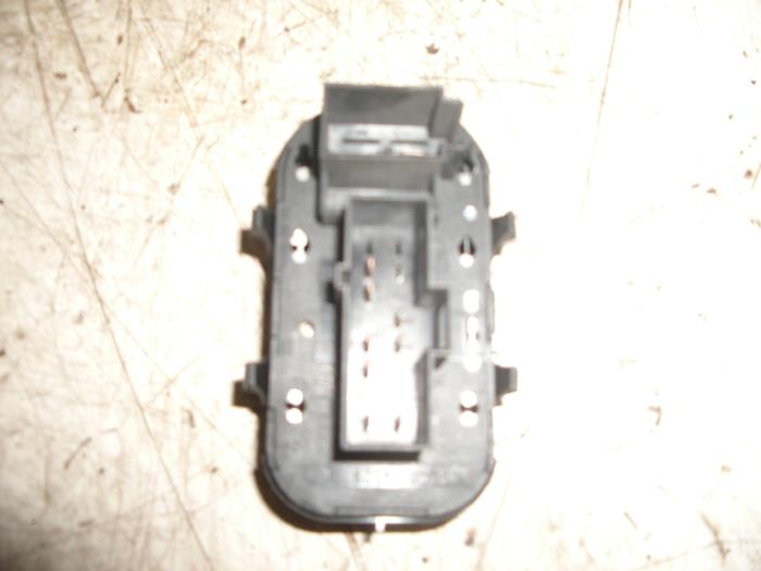 Interruptor combinado de ventanillas de un Ford Focus 1 Wagon 1.8 TDdi 1999