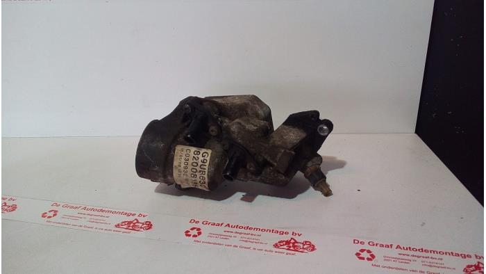 Gebrauchte Ölfilterhalter Opel Vivaro 2.5 CDTI 16V Preis € 50,00 Margenregelung angeboten von de Graaf autodemontage B.V.