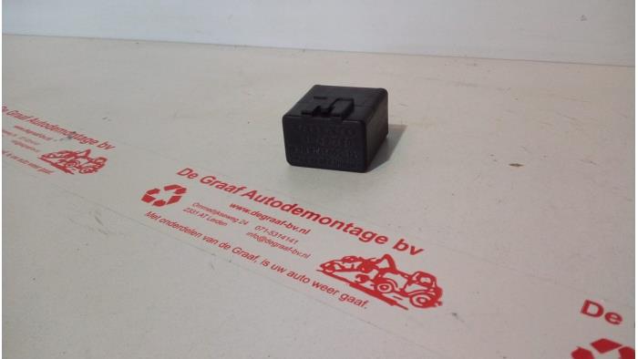 Window wiper relay