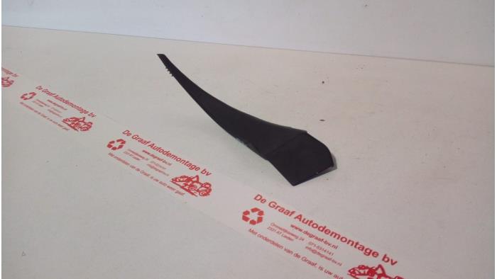 Gebrauchte Windschutzscheibe blende Opel Karl 1.0 12V Preis € 25,00 Margenregelung angeboten von de Graaf autodemontage B.V.