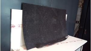 Usados Alfombrilla de maletero Nissan Micra (K12) 1.2 16V Precio € 30,00 Norma de margen ofrecido por de Graaf autodemontage B.V.