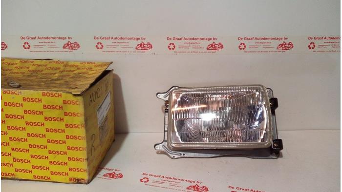 Używane Reflektor prawy Audi 80 (B1) Cena € 75,00 Procedura marży oferowane przez de Graaf autodemontage B.V.