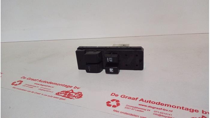 Usados Interruptor combinado de ventanillas Opel Agila (B) 1.0 12V Precio € 35,00 Norma de margen ofrecido por de Graaf autodemontage B.V.