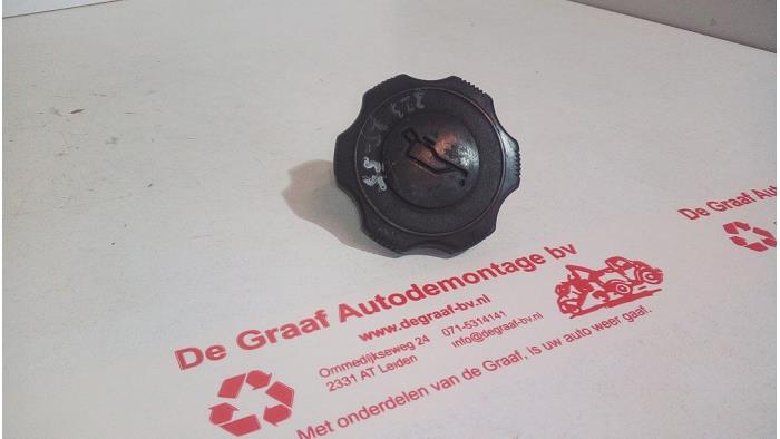 Gebrauchte Ölkappe Mazda 323 P (BA15) 1.5i 16V Preis € 10,00 Margenregelung angeboten von de Graaf autodemontage B.V.