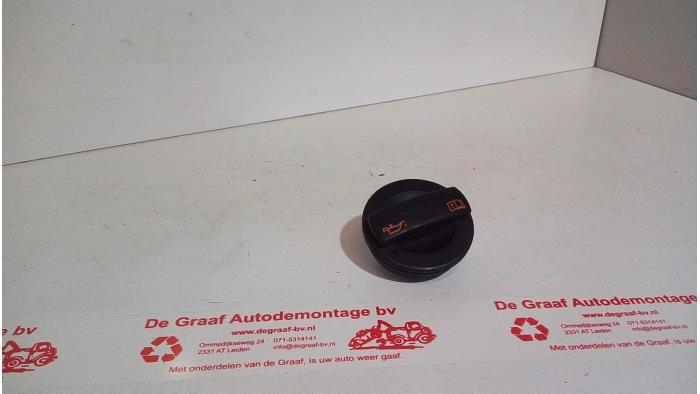 Gebrauchte Ölkappe Volkswagen Polo V (6R) 1.2 TDI 12V BlueMotion Preis € 15,00 Margenregelung angeboten von de Graaf autodemontage B.V.