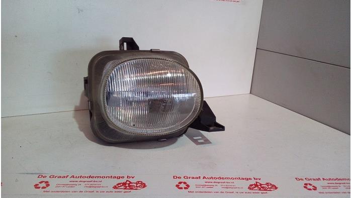 Używane Reflektor prawy Fiat Multipla (186) 1.6 16V 100 SX,ELX Cena € 30,00 Procedura marży oferowane przez de Graaf autodemontage B.V.