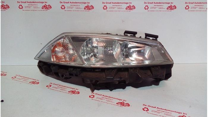 Używane Reflektor prawy Renault Megane II Grandtour (KM) 1.6 16V Cena € 35,00 Procedura marży oferowane przez de Graaf autodemontage B.V.