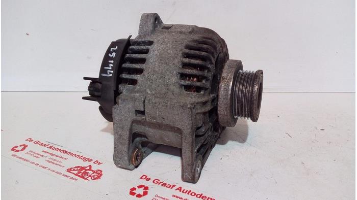 Gebrauchte Dynamo Renault Megane II Grandtour (KM) 1.6 16V Preis € 40,00 Margenregelung angeboten von de Graaf autodemontage B.V.